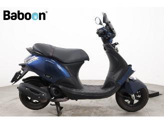 skadebil bromfiets Piaggio  Zip 45KM 2024/12