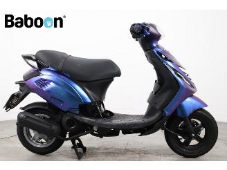 dañado ciclomotor Piaggio  Zip 45KM 2020/9