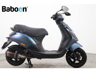 dañado ciclomotor Piaggio  Zip 45KM 2020/8