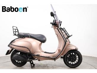 skadebil bromfiets Vespa Sprint 45KM  2017/11