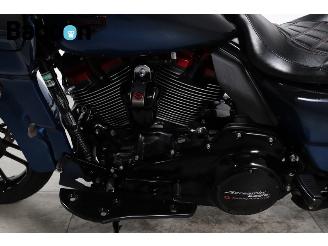 Harley-Davidson  FLTRXSE CVO Road Glide picture 12