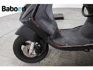 Piaggio  Zip 45KM picture 10