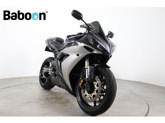 Yamaha  YZF-R1 picture 2
