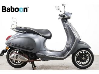 krockskadad bil bromfiets Vespa Sprint 45KM  2017/5