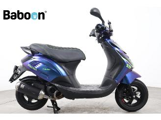 skadebil bromfiets Piaggio  Zip 45KM 2024/2