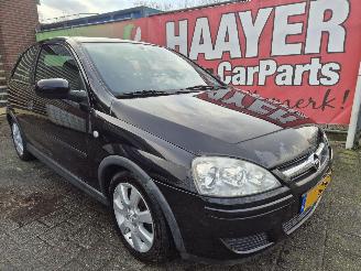 Schadeauto Opel Corsa 1.2 16v silverline 2006/2
