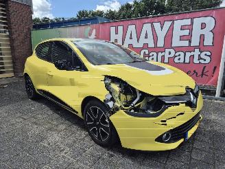 krockskadad bil auto Renault Clio 0.9 tce Dynamique 2012/12