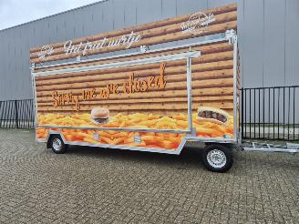 krockskadad bil aanhanger -  titan jelsum verkoopwagen snackwagen 2005/1