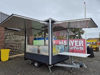 krockskadad bil aanhanger -  sallas verkoopwagen foodtruck snackwagen 2020/9
