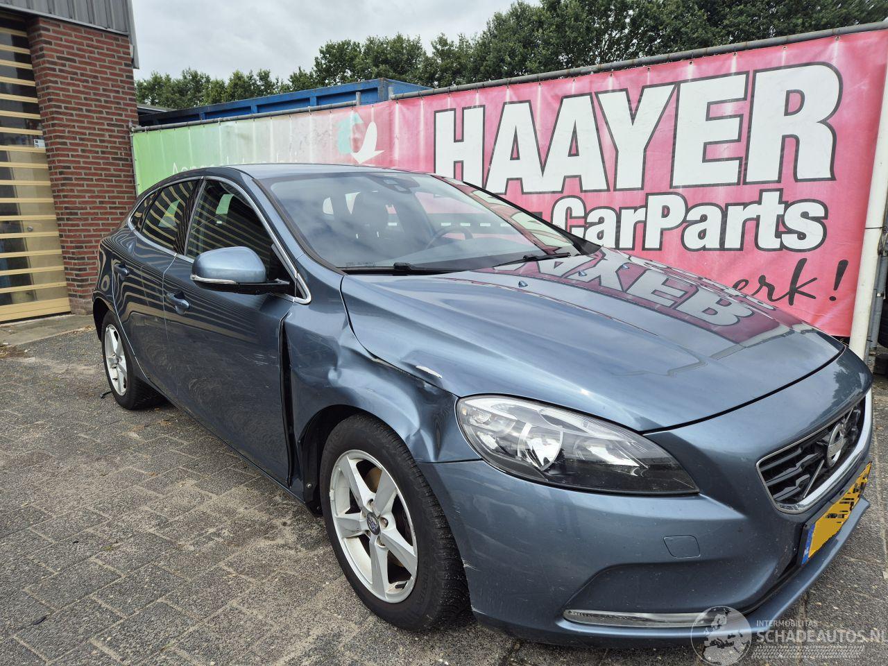 Volvo V-40 1.6 T3 momentum