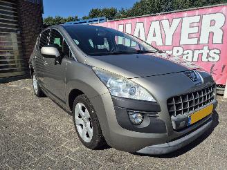damaged passenger cars Peugeot 3008 1.6 vti blue lease 2011/10