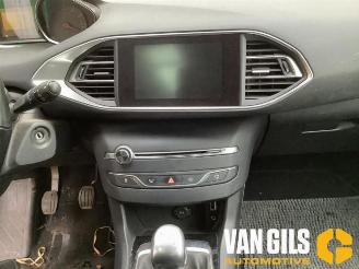 Peugeot 308 308 SW (L4/L9/LC/LJ/LR), Combi 5-drs, 2014 / 2021 1.2 12V e-THP PureTech 130 picture 12