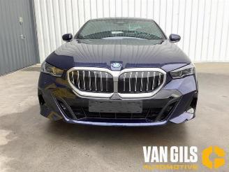 disassembly passenger cars BMW 5-serie 5 serie (G60), Sedan, 2023 530e 2.0 TwinPower Turbo 16V 2024/5