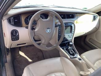 Jaguar X-type 2.5 V6 picture 10