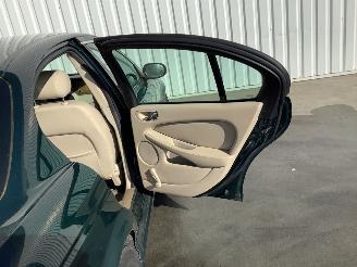 Jaguar X-type 2.5 V6 picture 12