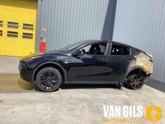 Vrakbiler auto Tesla Model Y Model Y (5YJY), SUV, 2019 / 2025 RWD 2023/5