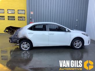 Vrakbiler auto Toyota Corolla  2016/4