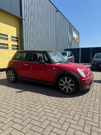 Unfallwagen Mini Mini 1.6 16V Cooper S Benzine 1.598cc (163pk) 2002/10