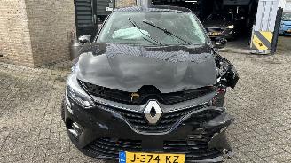 damaged passenger cars Renault Clio 1.0 TCe Intense 2020/8