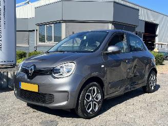 krockskadad bil auto Renault Twingo Z.E. R80 Collection 2022/12