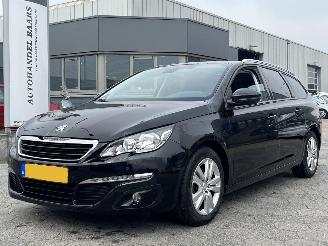 Schadeauto Peugeot 308 SW 1.2 PureTech Blue Lease Executive 2016/7
