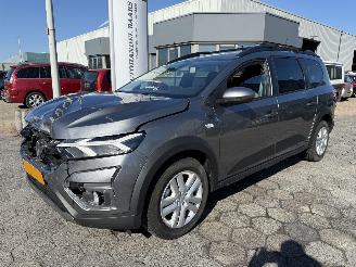 Schadeauto Dacia Jogger 110 pk Expression 7p. 2024/6