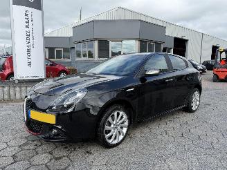 Vaurioauto  passenger cars Alfa Romeo Giulietta 1.6 JTD AUTOMAAT 120PK 2017/6
