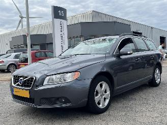 Schadeauto Volvo V-70 2.0 Summum 2010/4