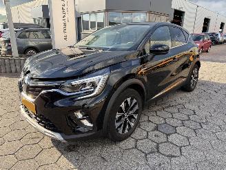 damaged passenger cars Renault Captur E-TECH HYBRID 2024/3