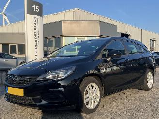 krockskadad bil auto Opel Astra Sports Tourer 110 pk Edition 2022/2