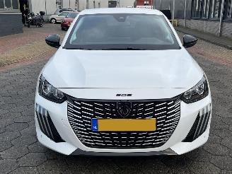 Peugeot 208 1.2 PureTech 100 Allure picture 2