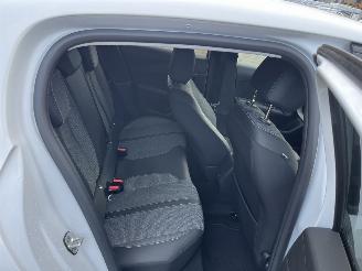 Peugeot 208 1.2 PureTech 100 Allure picture 11