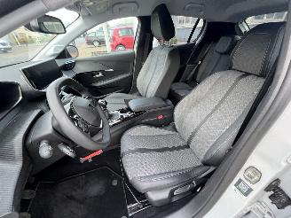 Peugeot 208 1.2 PureTech 100 Allure picture 14