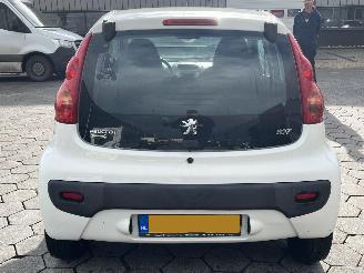 Peugeot 107 1.0-12V XS picture 5