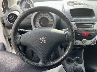 Peugeot 107 1.0-12V XS picture 15