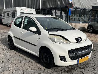 Peugeot 107 1.0-12V XS picture 3