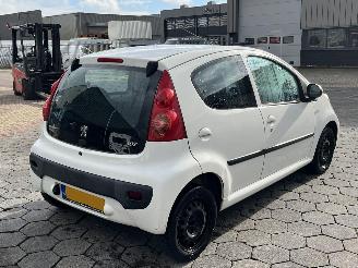Peugeot 107 1.0-12V XS picture 4