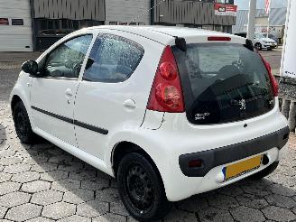 Peugeot 107 1.0-12V XS picture 6