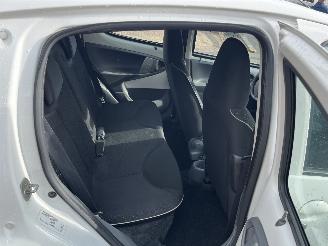 Peugeot 107 1.0-12V XS picture 11