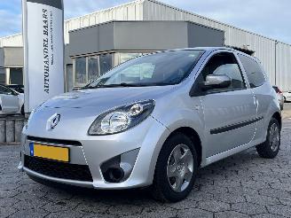 uszkodzony samochody osobowe Renault Twingo 1.2-16V Collection 2011/3