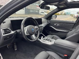 BMW 3-serie Touring 330e xDrive picture 15