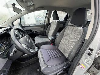 Toyota Yaris 1.5 Hybrid Trend Bi-Tone picture 16