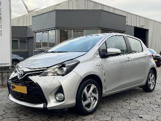 krockskadad bil auto Toyota Yaris 1.5 Hybrid Trend Bi-Tone 2016/1