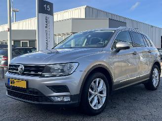 krockskadad bil auto Volkswagen Tiguan 1.4 TSI ACT Connected Series AUTOMAAT 2017/1