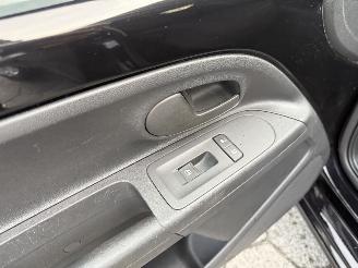 Volkswagen Up! 1.0 high up! picture 9