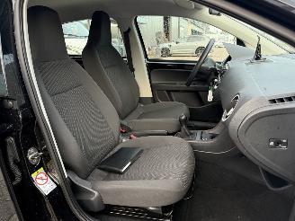 Volkswagen Up! 1.0 high up! picture 14