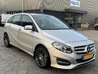 krockskadad bil auto Mercedes B-klasse 180 Prestige AUTOMAAT 2018/4