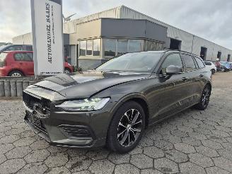skadebil auto Volvo V-60 2.0 B3 Momentum Advantage 2021/11