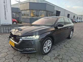 skadebil auto Skoda Octavia 1.0 e-TSI Business Edition Plus 2021/11