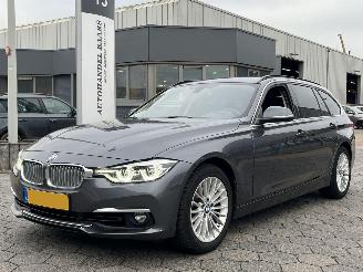damaged passenger cars BMW 3-serie Touring 318i Luxury Edition 2018/8